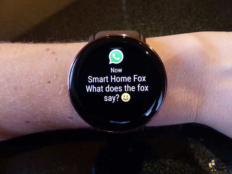 Man sieht eine eingegangene Nachricht auf der Polar Ignite 3.